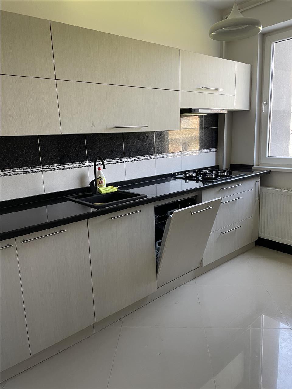 Royal Imobiliare   Vanzare Apartament 3 camere bloc nou
