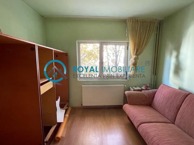 Royal Imobiliare   Vanzare Apartament zona Malu Rosu