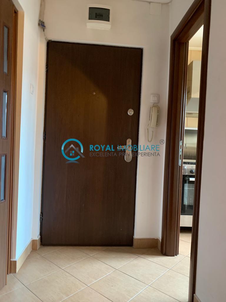 Royal Imobiliare   Vanzare Apartament zona Cina