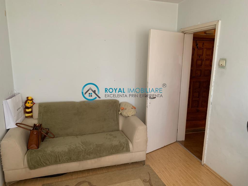 Royal Imobiliare   Vanzare apartament 3 camere zona Nord  Cameliei