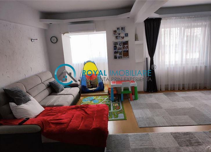 Royal Imobiliare   Apartament vanzare 3 camere, zona Cioceanu