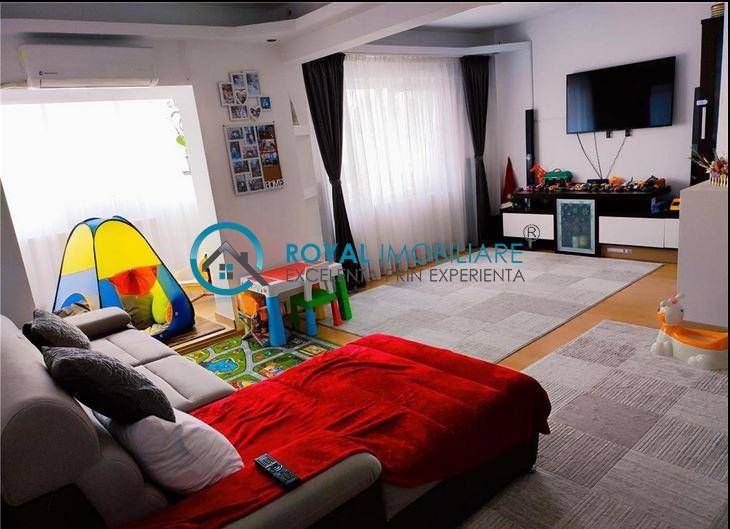 Royal Imobiliare   Apartament vanzare 3 camere, zona Cioceanu