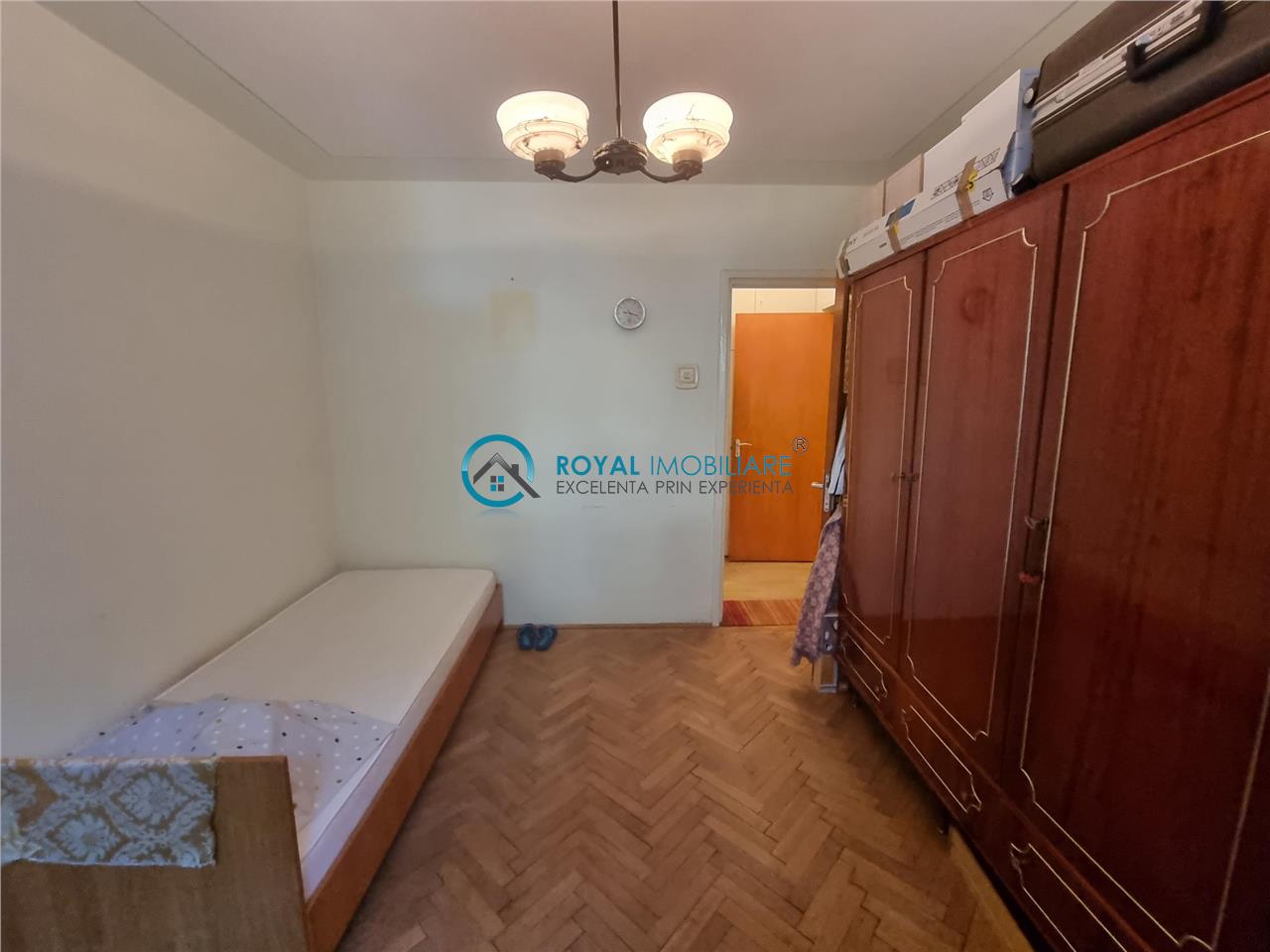 Royal Imobiliare   Vanzare Apartament zona Nord