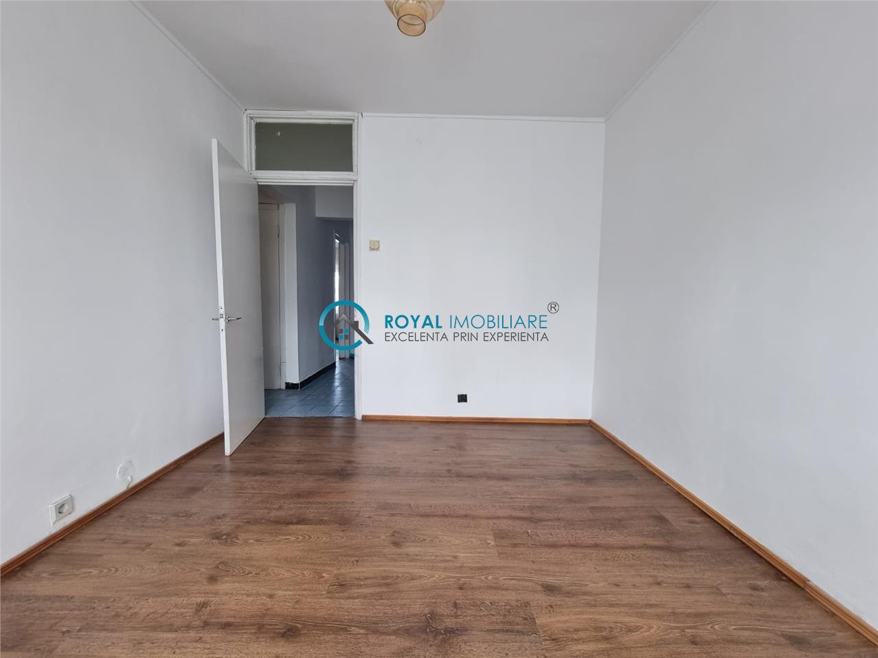 Royal Imobiliare   Vanzare apartament 3 camere, zona Cantacuzino