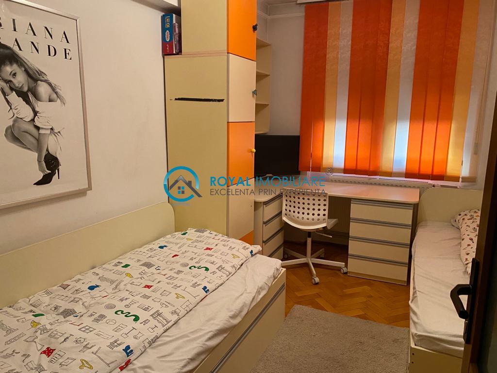 Royal Imobiliare   Vanzare apartament 3 camere, zona Bdul Bucuresti