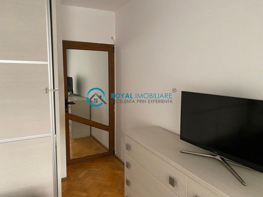 Royal Imobiliare   Vanzare apartament 3 camere, zona Bdul Bucuresti