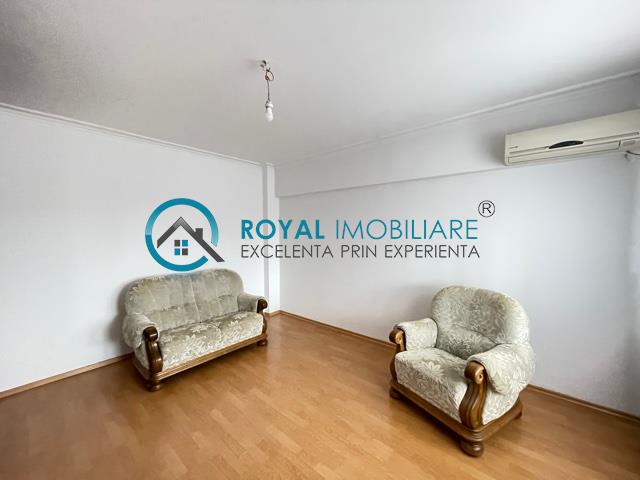 Royal Imobiliare   Vanzare apartament 3 camere,  zona Ultracentrala