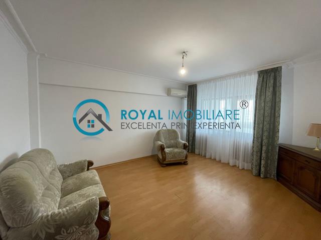 Royal Imobiliare   Vanzare apartament 3 camere,  zona Ultracentrala