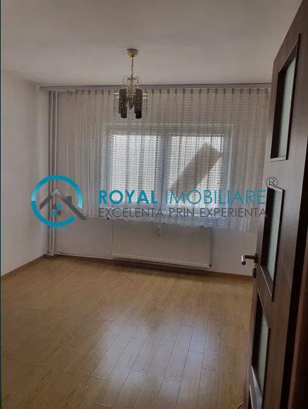 Royal Imobiliare  Vanzare apartament 3 camere, zona Mihai Bravu