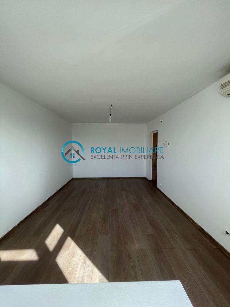 Royal Imobiliare   Vanzare apartament 3 camere, zona Malu Rosu