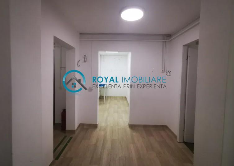 Royal Imobiliare  Inchiriere spatiu birouri 3 camere, zona Republicii