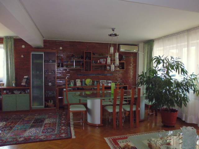 Royal Imobiliare   apartament 4 camere de vanzare in Ploiesti, zona Central