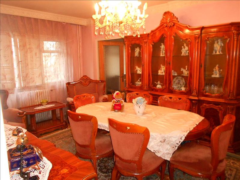 Royal Imobiliare   apartament 4 camere de vanzare in Ploiesti, zona Republicii