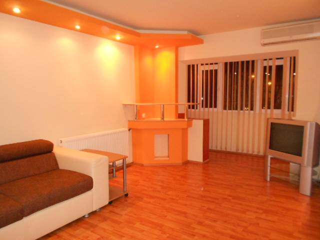 Royal Imobiliare   apartament 3 camere de vanzare in Ploiesti, zona Marasesti