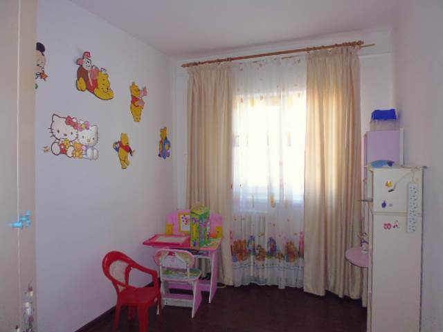 Royal Imobiliare   apartament 3 camere de inchiriat in Ploiesti, zona Mihai Bravu