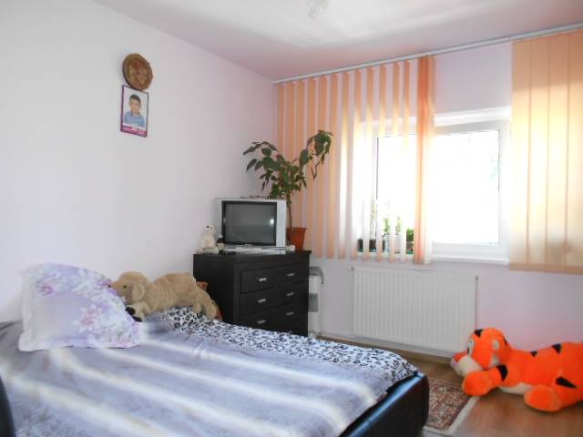Royal Imobiliare   apartament 3 camere de vanzare in Ploiesti, zona Mihai Bravu
