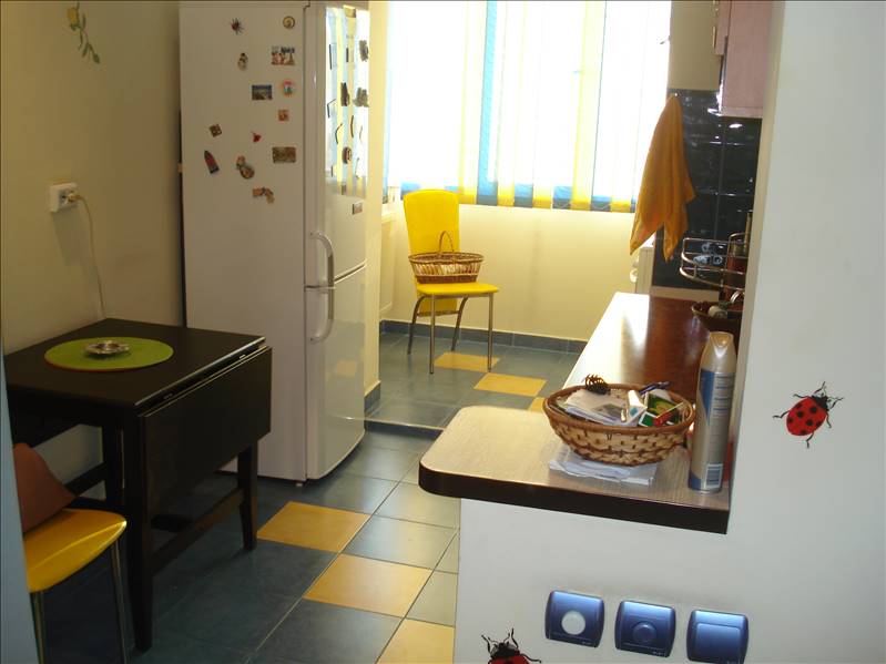 Royal Imobiliare   apartament 3 camere de vanzare in Ploiesti, zona Enachita Vacarescu