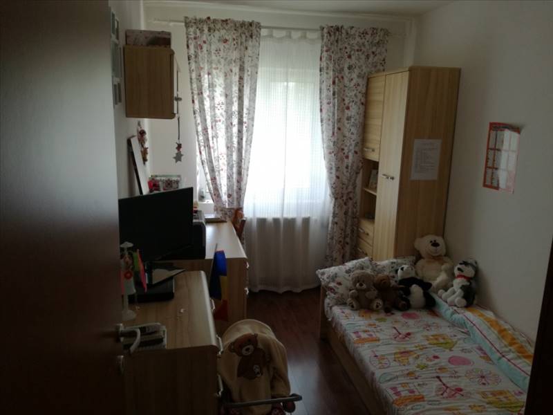 Royal Imobiliare   apartament 3 camere de inchiriat in Ploiesti, zona 9 Mai