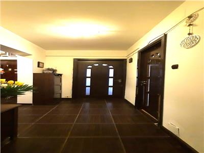 Royal Imobiliare   Vanzare Apartament 4 camere, zona 9 Mai