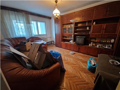 Royal Imobiliare - Vanzare apartament 3 camere, zona Republicii