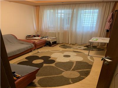 Royal Imobiliare - Vanzare apartament 3 camere, zona Dinu