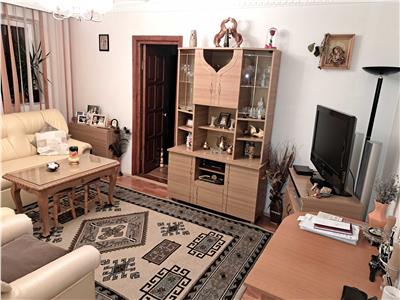 Royal Imobiliare - Vanzare apartament 3 camere, zona Marasesti