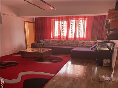 Royal Imobiliare - Vanzare apartament 3 camere, zona 9 Mai