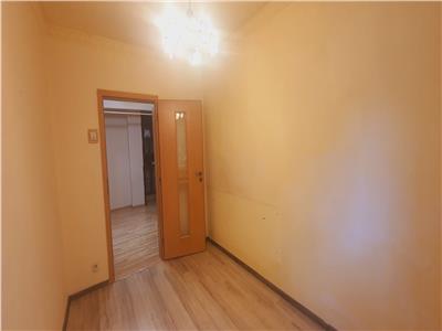 Royal Imobiliare - Vanzare apartament 3 camere, zona Castor